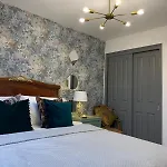 The Maisonette - Windermere, With Parking 아파트